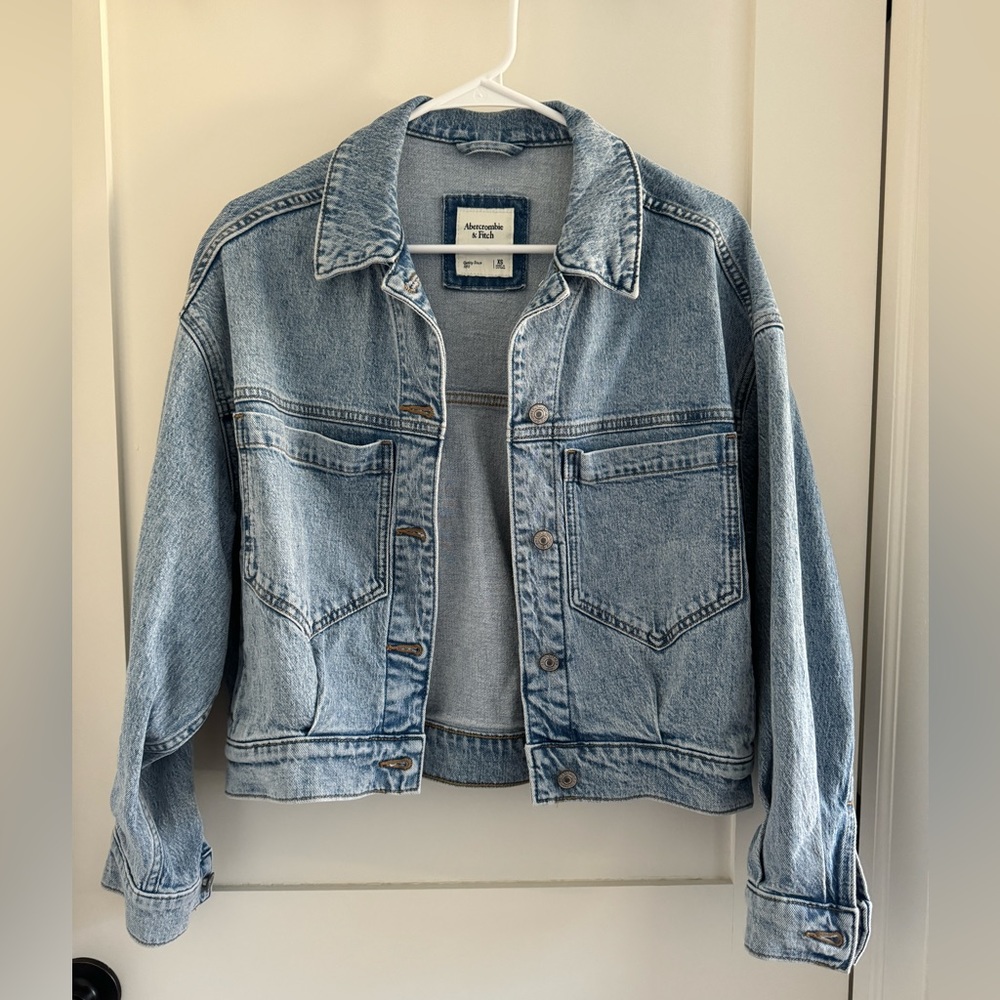 Abercrombie & Fitch cropped Denim Jacket